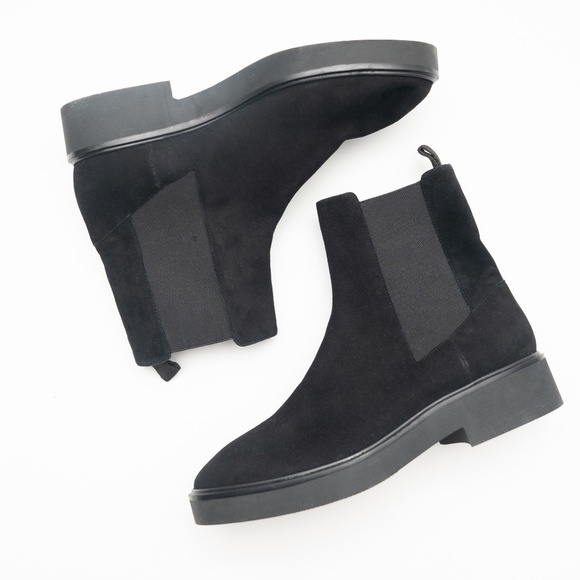 Stuart Weitzman Shoes - Stuart Weitzman. Henley suede Chelsea boots.